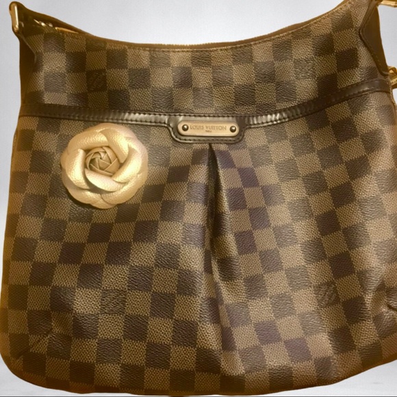 Camellia Flower Magnetic Vegan Leather Bag Charm - Picture 3 of 15